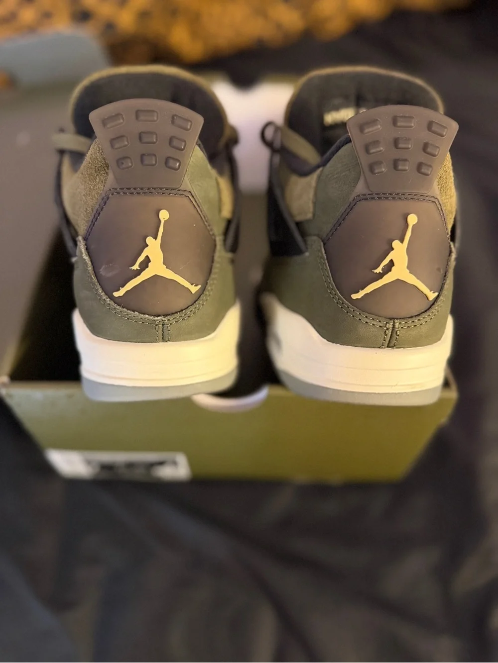 Air Jordan 4 Retro Craft Olive Men's 7 / Women's 8.5